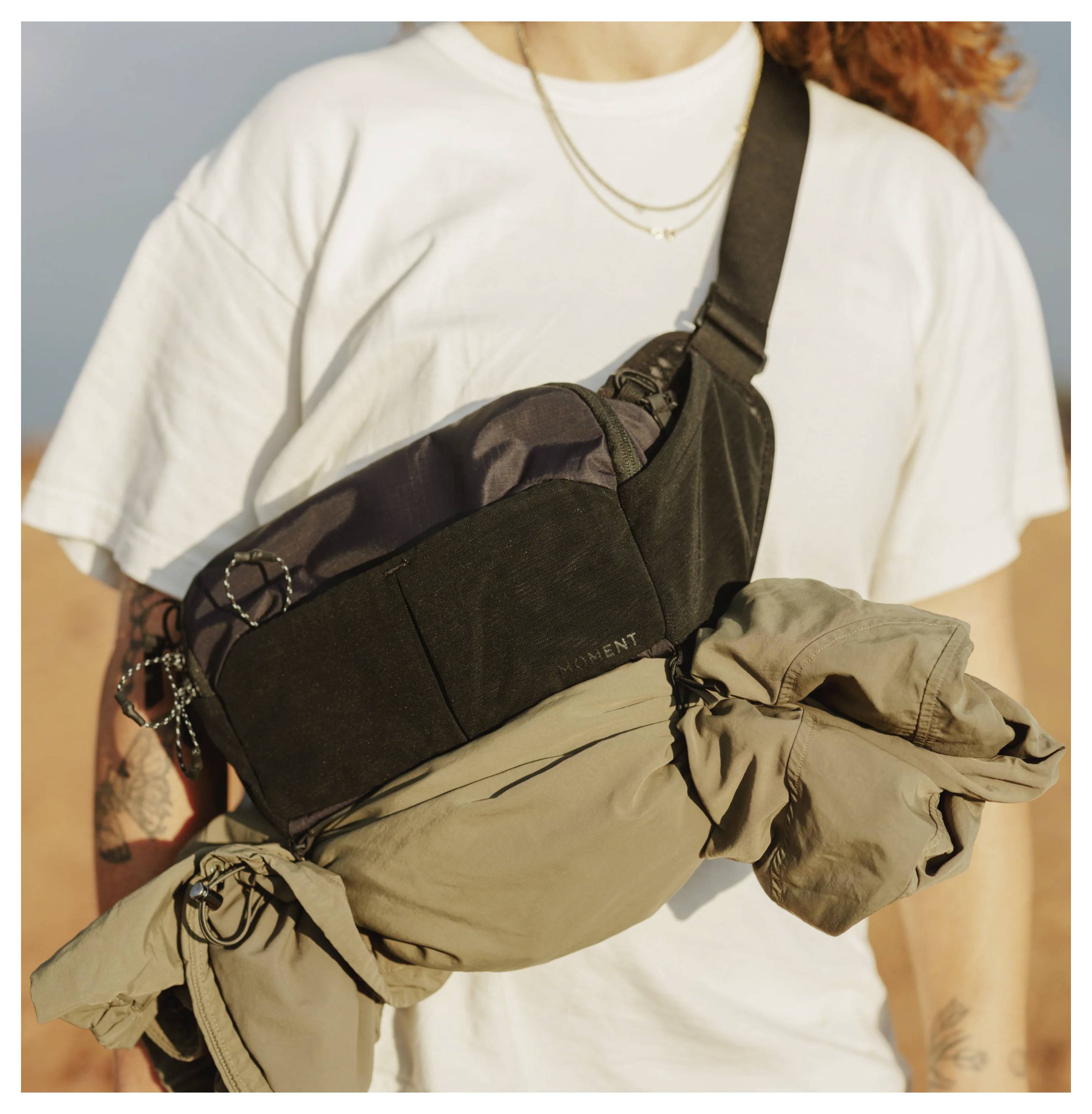 Moment Moment Fast & Light Slate Sling 4L black taška na kameru vodotesné-6