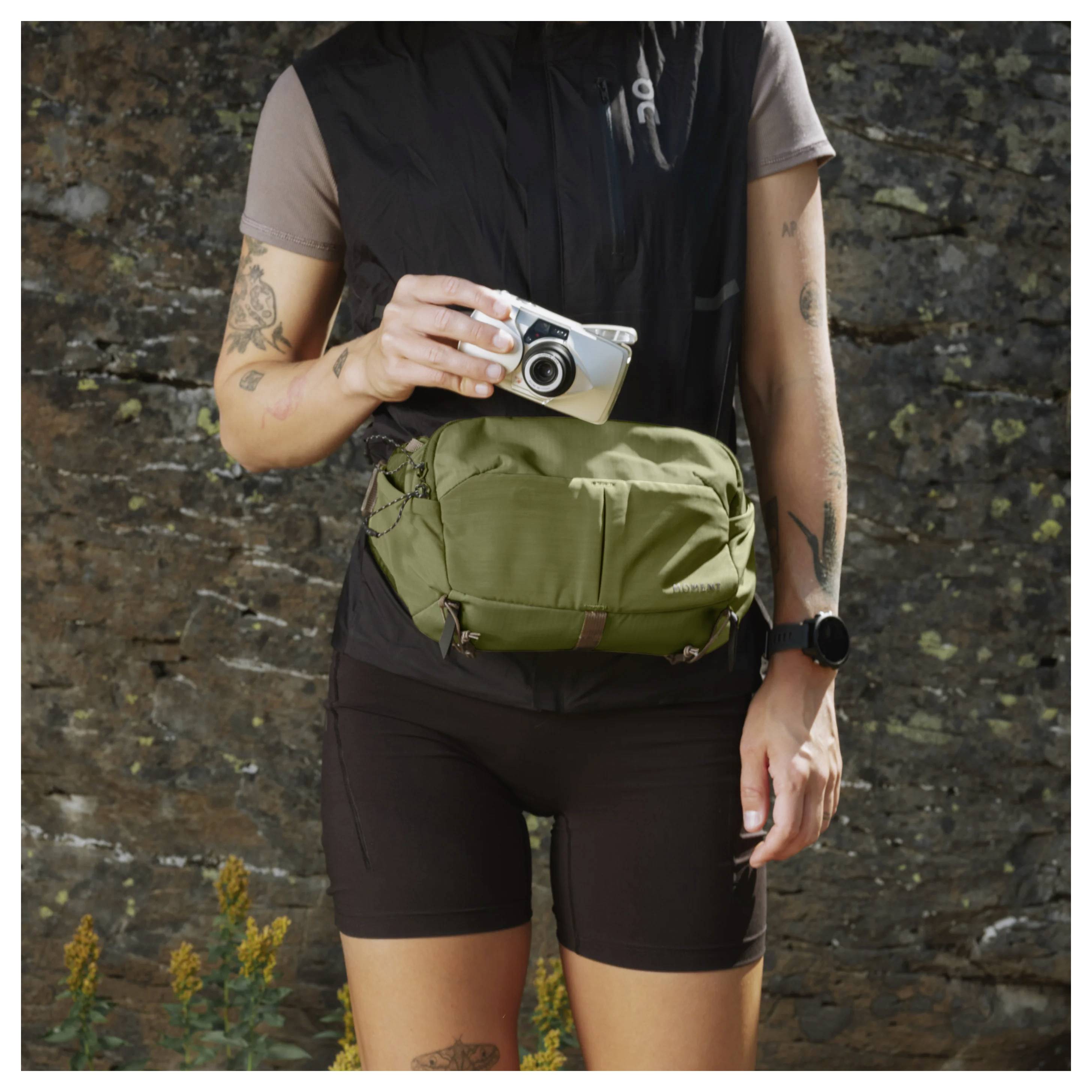 Moment Moment Fast & Light Slate Sling 4L moss taška na kameru vodotesné-7