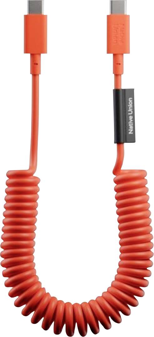 Červený špirálový USB nabíjací kábel s dvoma konektormi, z ktorých jeden je označený „Native Union", na bielom pozadí.