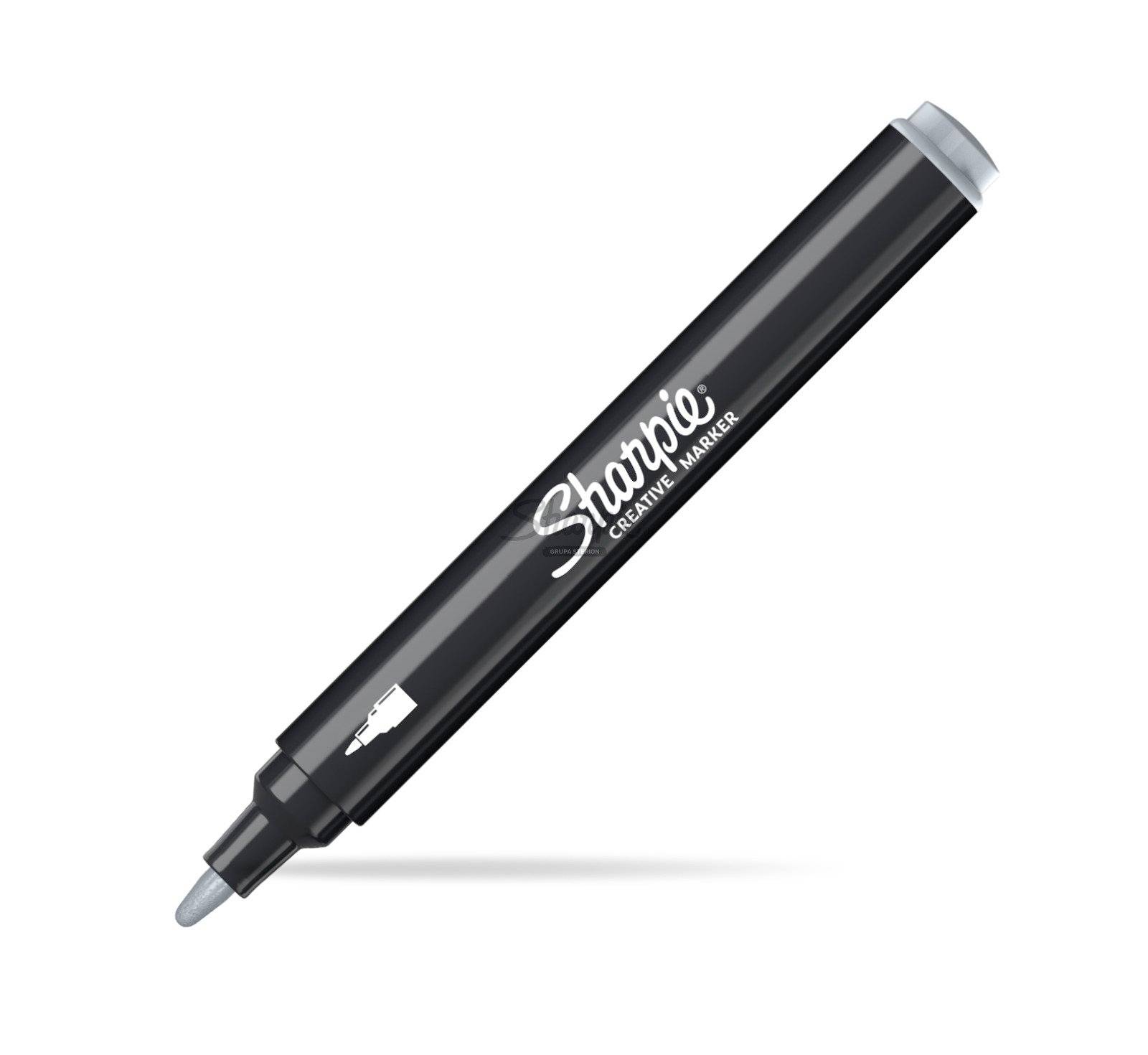 Čierny tvorivý značkovací pero Sharpie znázornené diagonálne na bielom pozadí.