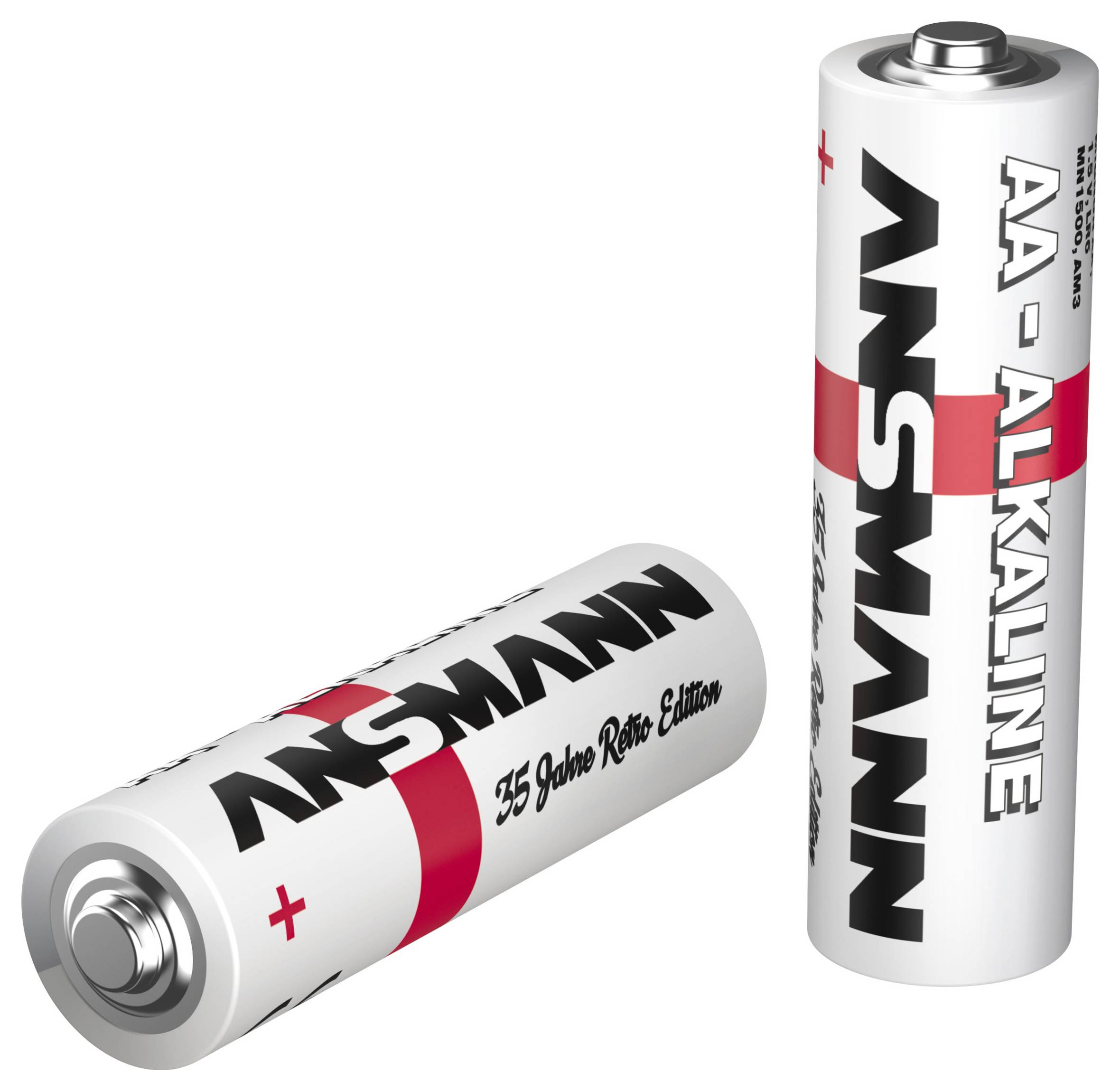 Dve alkalické batérie AA, jedna vzpriamená a jedna položená, označené "ANSMANN" a "AA ALKALINE".