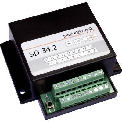 Čierny elektronický modul riadenia SD-34.2 s označeným zvorkovnicou a tlačidlom, zobrazený na bielom pozadí.