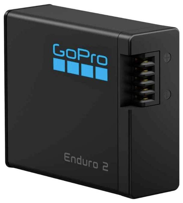 Čierna nabíjateľná batéria GoPro Enduro 2 s viditeľnými kontaktmi konektora a modrým logom GoPro.