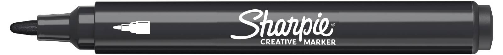 Čierna kreatívna fixka Sharpie s klieštovitým špičkou a bielym logom Sharpie na tele fixky.