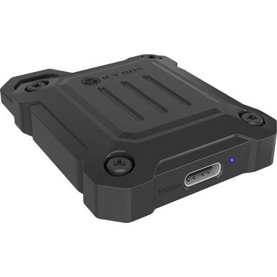 Čierna odolná vonkajšia puzdra SSD s portom USB-C, modrou stavovou LED diódou a nálepkou 10Gbps na bielom pozadí.