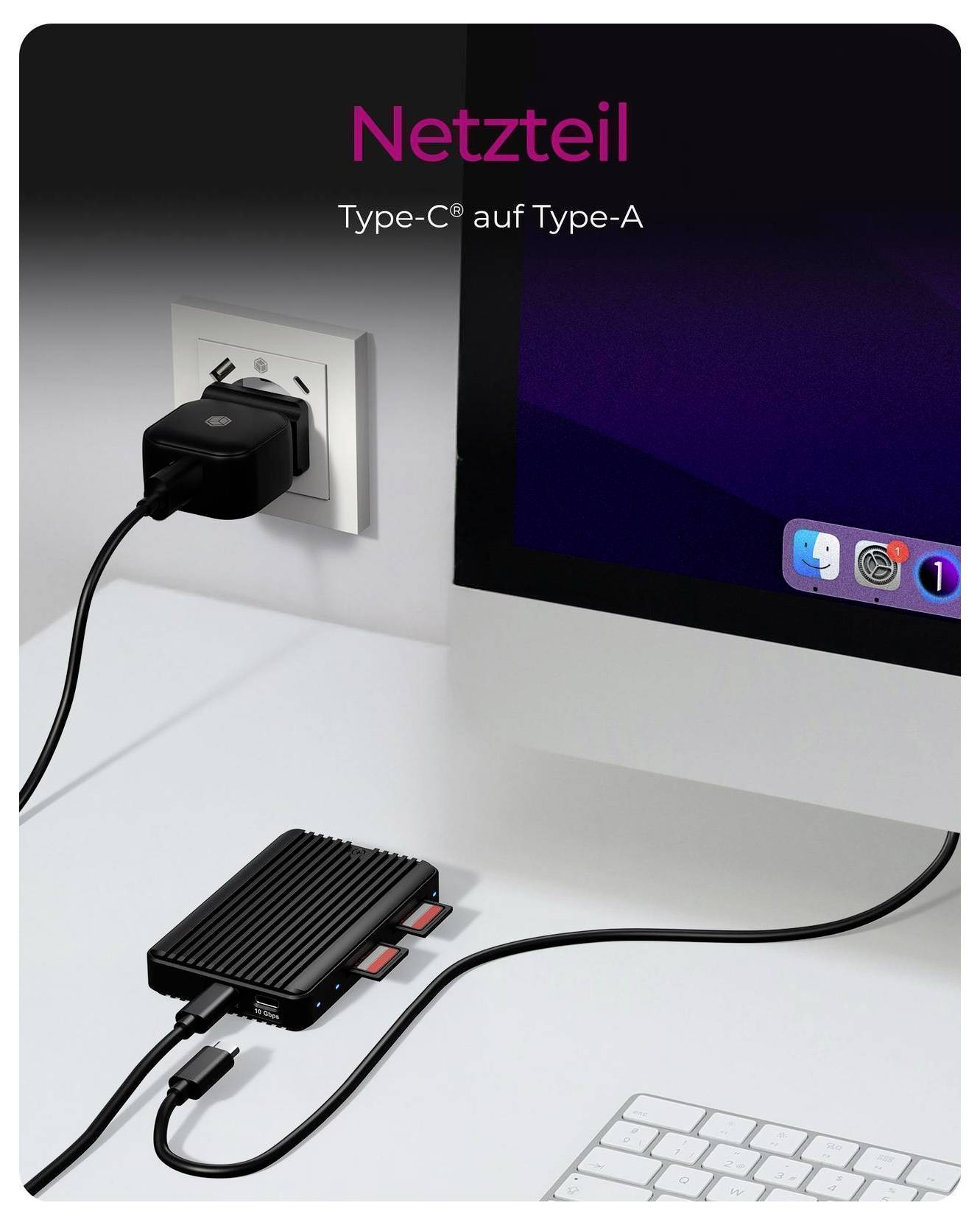 Kompaktný čierny zdroj energie na stole, zapojený do zásuvky v stene a pripojený k počítaču pomocou kábla Type-C na Type-A; text znie „Netzteil" a „Type-C na Type-A".