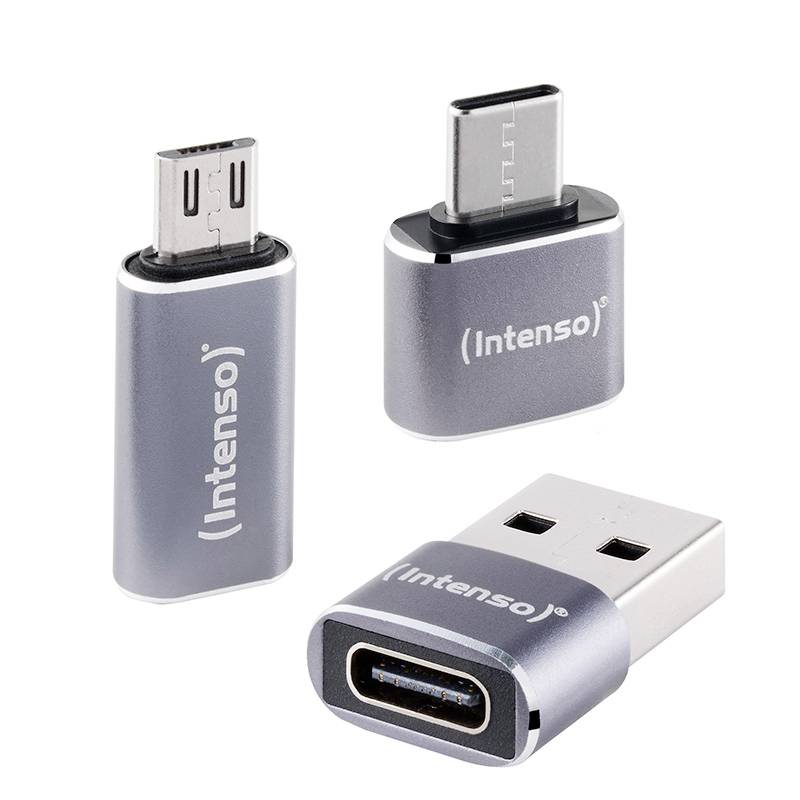Tri adaptéry/konvertory Intenso USB na bielom pozadí: dva konektor USB-C male a jeden adaptér USB-A male na USB-C female.