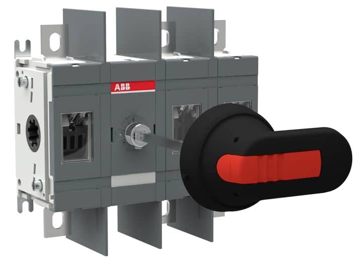 ABB rotačný prepínač odpájač s čiernym a červeným pákovým ovládačom na sivom priemyselnom elektrickom zariadení.