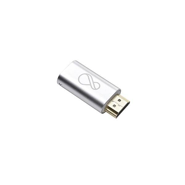 Strieborná USB flash disk s micro-USB konektorom, zobrazená na jednoduchom bielom pozadí.