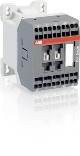 ABB elektrické relé/kontaktorový modul namontovaný na bielej podstave, zobrazený na fotografii produktu na bielom pozadí.