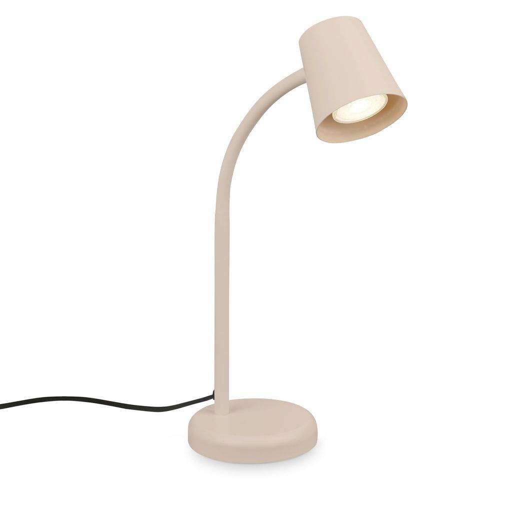 Béžová stolná lampa so zakrivením krkom a rozsvietenim tienidlom, zobrazená s čiernym napájacím kábľom na bielom pozadí.