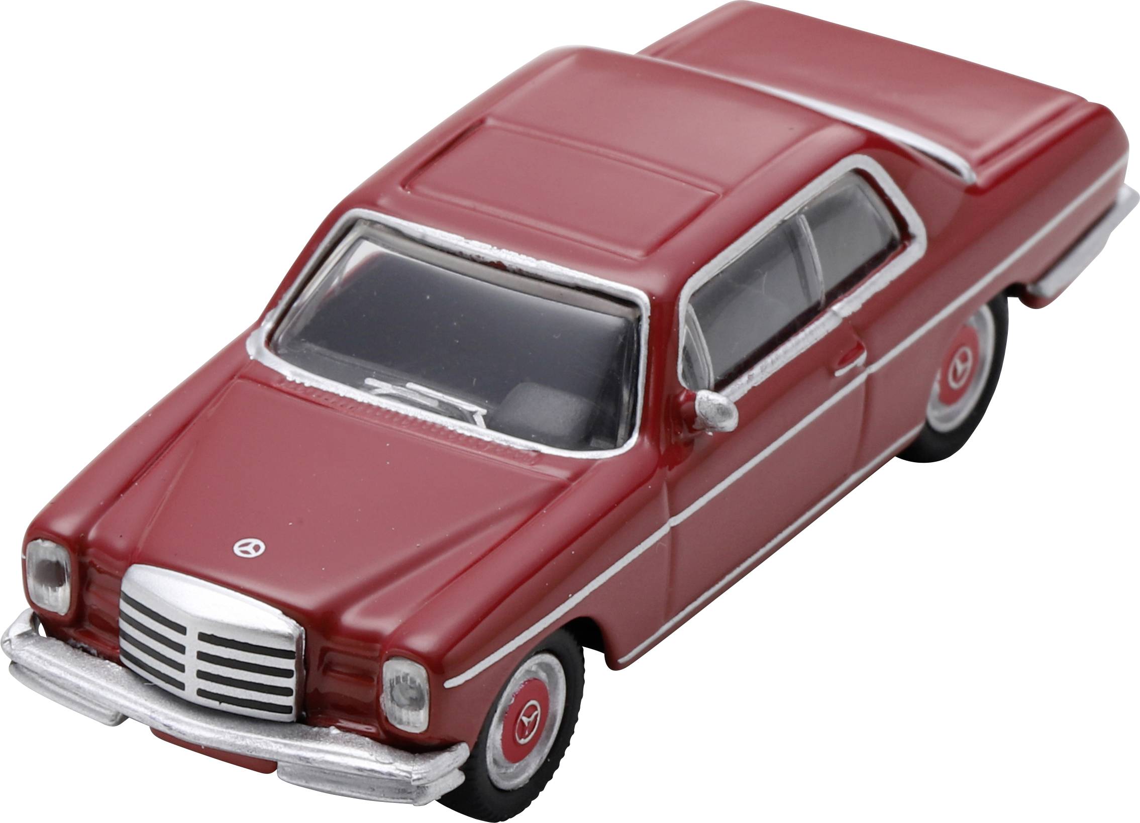 Červené hračka vintage Mercedes-Benz sedan, zobrazený v uhle na bielom pozadí.