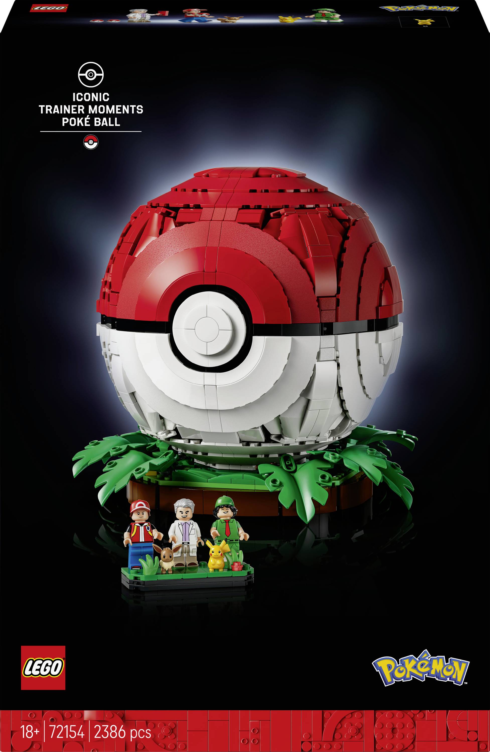 Sada LEGO Iconic Trainer Moments Poké Ball s veľkou staviteľnou Poké Ball figúrkou na výstavu, tromi minifigúrkami a Pikachu na čiernom pozadí.