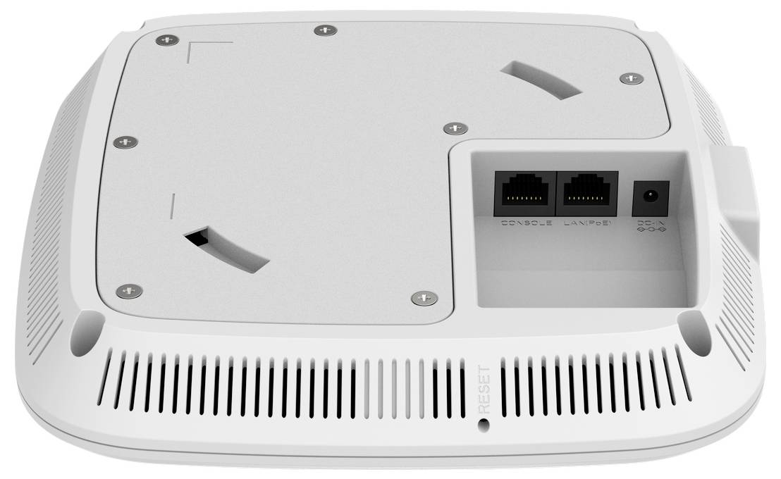 Dolný pohľad bieleho bezdrôtového smerovania, zobrazujúci dva porty Ethernet, konektor napájania, otvory na skrutky, ventilačné štrbiny a otvor na resetovací pin.