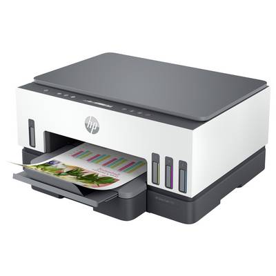 HP multifunkčná atramentová tlačiareň tlačiaca farebnú stránku, s viditeľnými prednými nádržami atramentu a výstupnou zásobníkom.