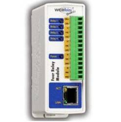 Biely modul WebRelay s štyrmi označenými relé spínačmi, svorkovnicami a portom Ethernet pre sieťové riadenie vstupov a výstupov.