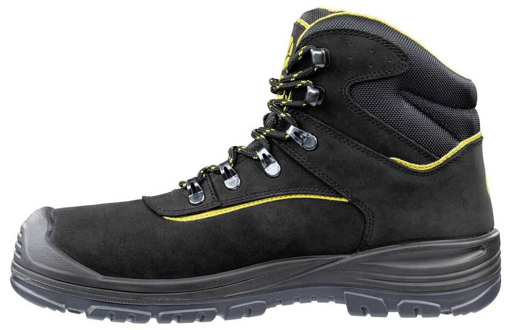 Čierna vysoká pracovná obuv s žltým lemovaním, sivou špičkou a odolnou podrážkou, zobrazená z bočného pohľadu na bielom pozadí.