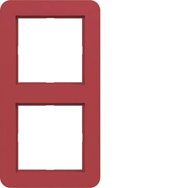 Červený zvislý obdĺžnikový rámec s dvoma vrstavenými štvorcovými otvormi, pripomínajúci dvojitý zástupný symbol na fotografiu alebo ikonu okna.