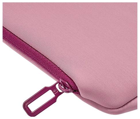 Detailný záber na ružovú kapsičku alebo puzdro so zipsom a purpurovým sťahovákom zipu na bielom pozadí.