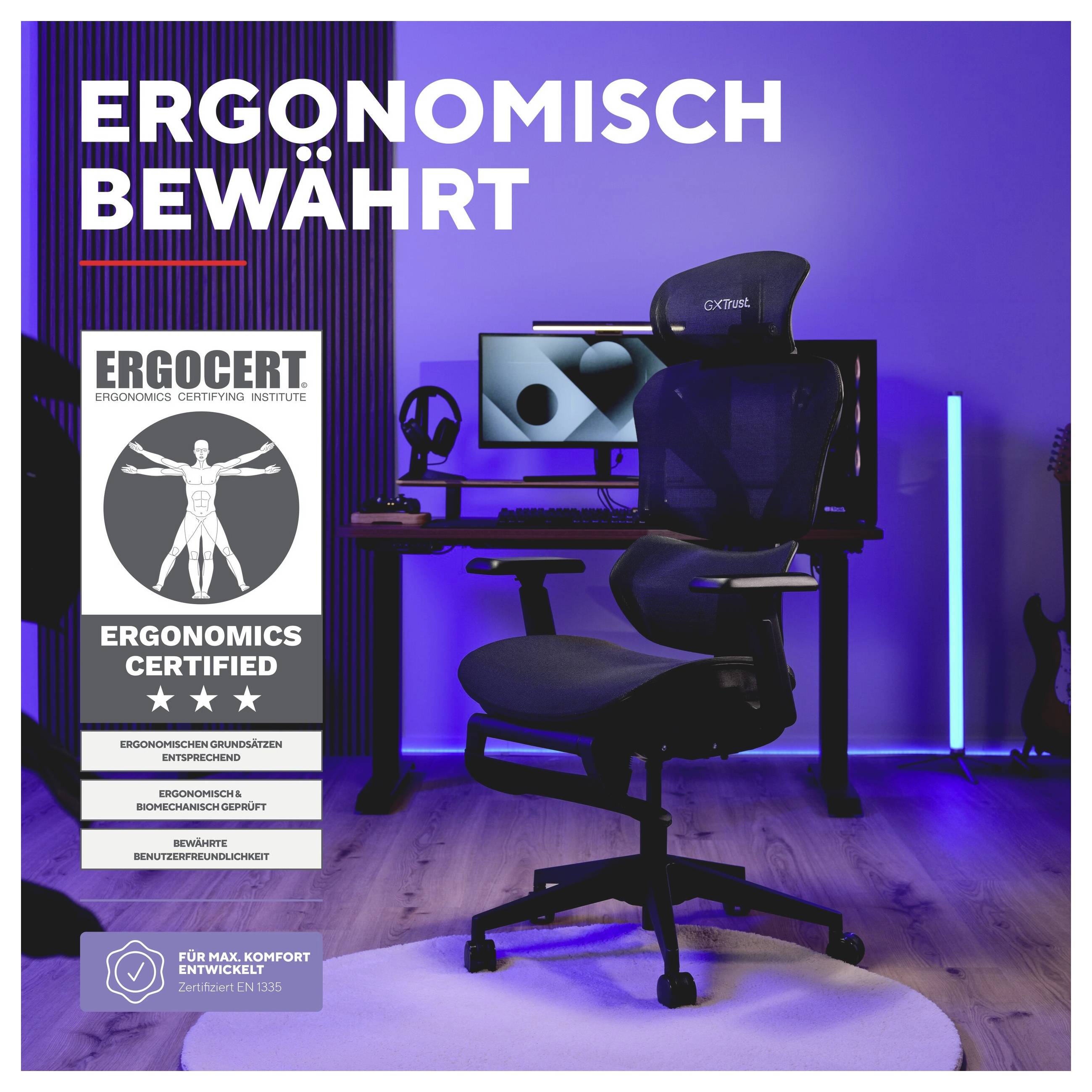 Herná pracovná stanica s ergonomickou kancelárskou stoličkou a monitorom pod nemeckým nadpisom "ERGONOMISCH BEWÄHRT" a viacerými odznakami ergonomickej certifikácie.