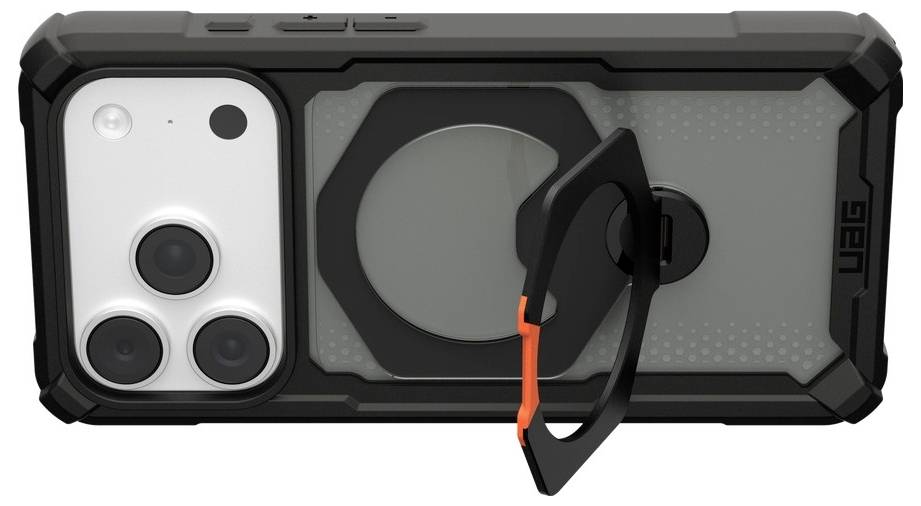 Čierna odolná funda na telefón s vstavaným držiakom v tvare prstena, znázornená ako držiaca telefón v štýle iPhone s trojitou kamerou.