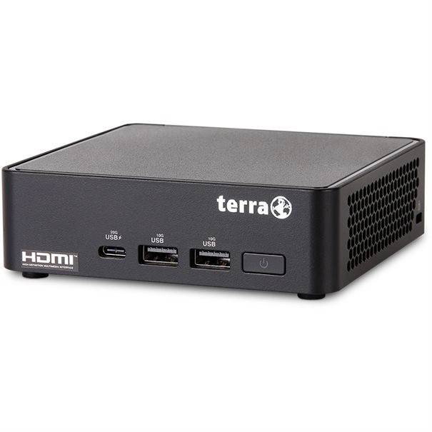 Kompaktny čierny malý počítač Terra s HDMI, tromi USB portami a tlačidlom napájania na čelnej strane, zobrazený na bielom pozadí.