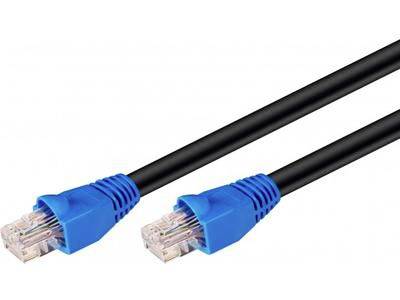 Dva čierne ethernetové káble s modrými RJ45 konektormi na bielom pozadí.
