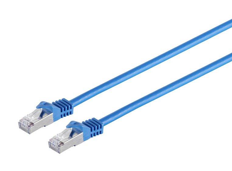 Dva modré Ethernetové káble so zástrčkami RJ45 na bielom pozadí.