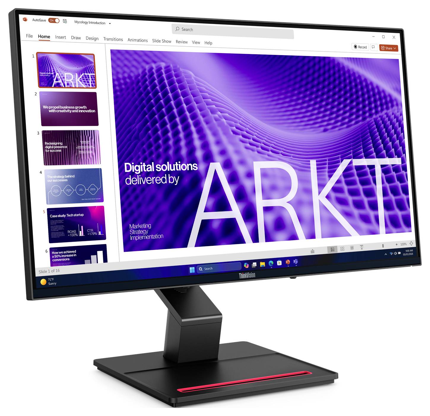 Počítačový monitor zobrazujúci editor prezentácií s fialovým titulným snímkom s textom "Digitálne riešenia dodané spoločnosťou ARKTE" a miniatúrami snímkov na ľavej strane.