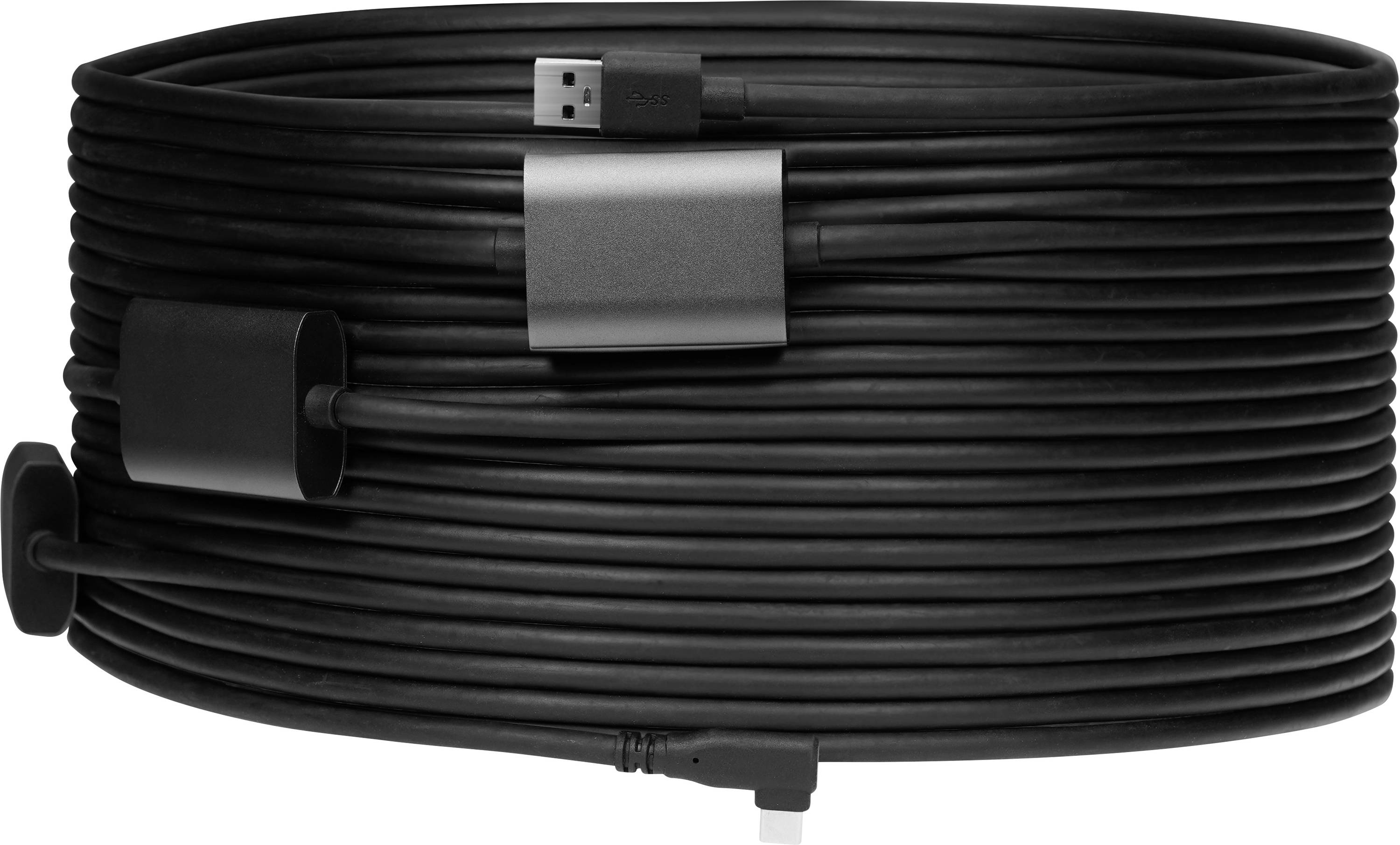 Skrútený čierny USB kábel s jedným viditeľným USB-A konektorom a pripojeným klipom, zobrazený na bielom pozadí.