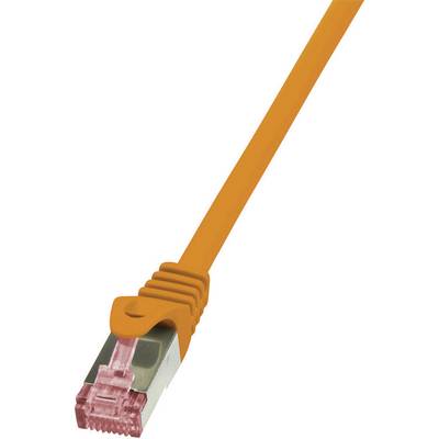 Oranžový ethernetový kábel s koncovkou používanou na sieťové pripojenia.