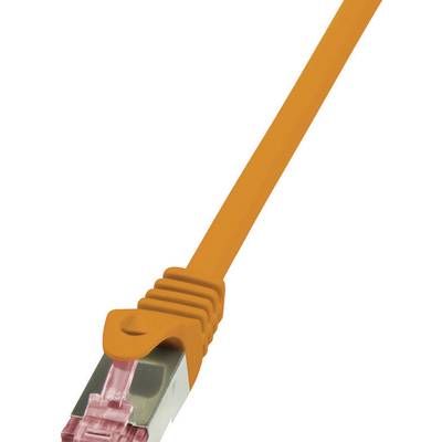 Oranžový sieťový kábel s konektorom RJ45, prerevaný, na bielom pozadí.
