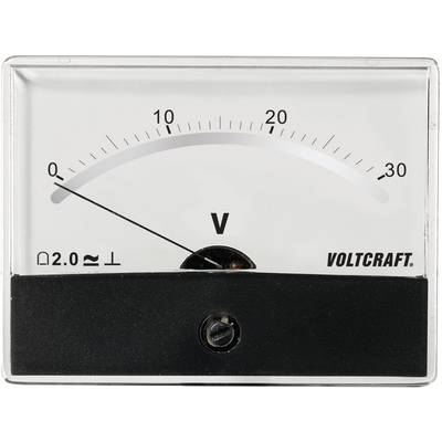 Analógový voltmeter ukazuje približne 2 volty. Stupnica siaha od 0 do 30 voltov. Značka 'Voltcraft' je umiestnená dole vpravo na zariadení.