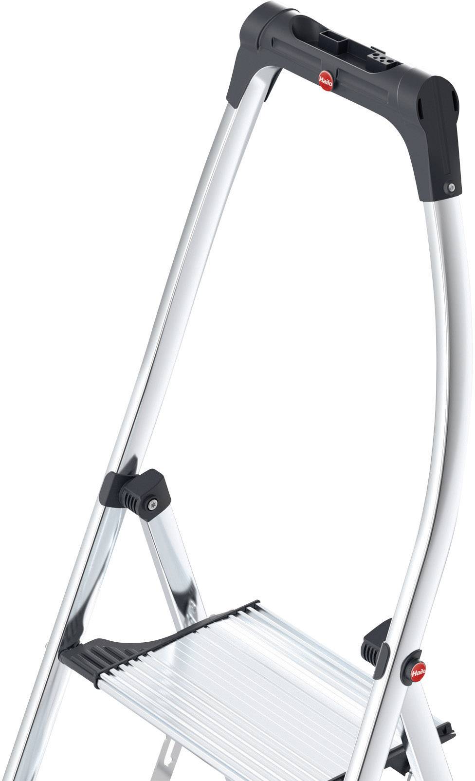 Hliníkový rebrík so širokými, protišmykovými stupňami a ergonomickou rukoväťou, vhodný na bezpečné používanie v domácnosti.