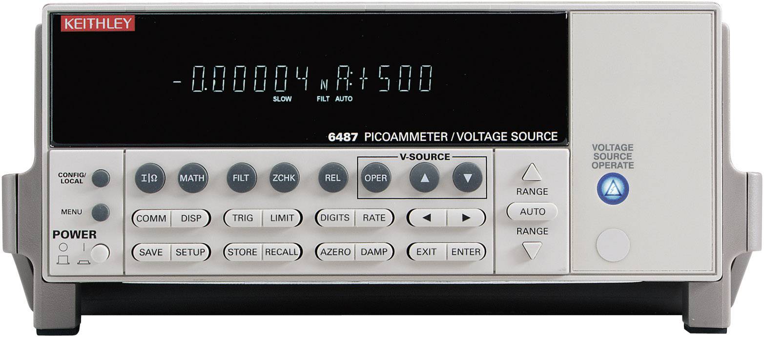 Keithley 6487 Pikoampérmeter/Zdroj napätia s digitálnym displejom zobrazuje meranie '-0.00004, R+1500'. Čelný panel prístroja s ovládacími prvkami je viditeľný.