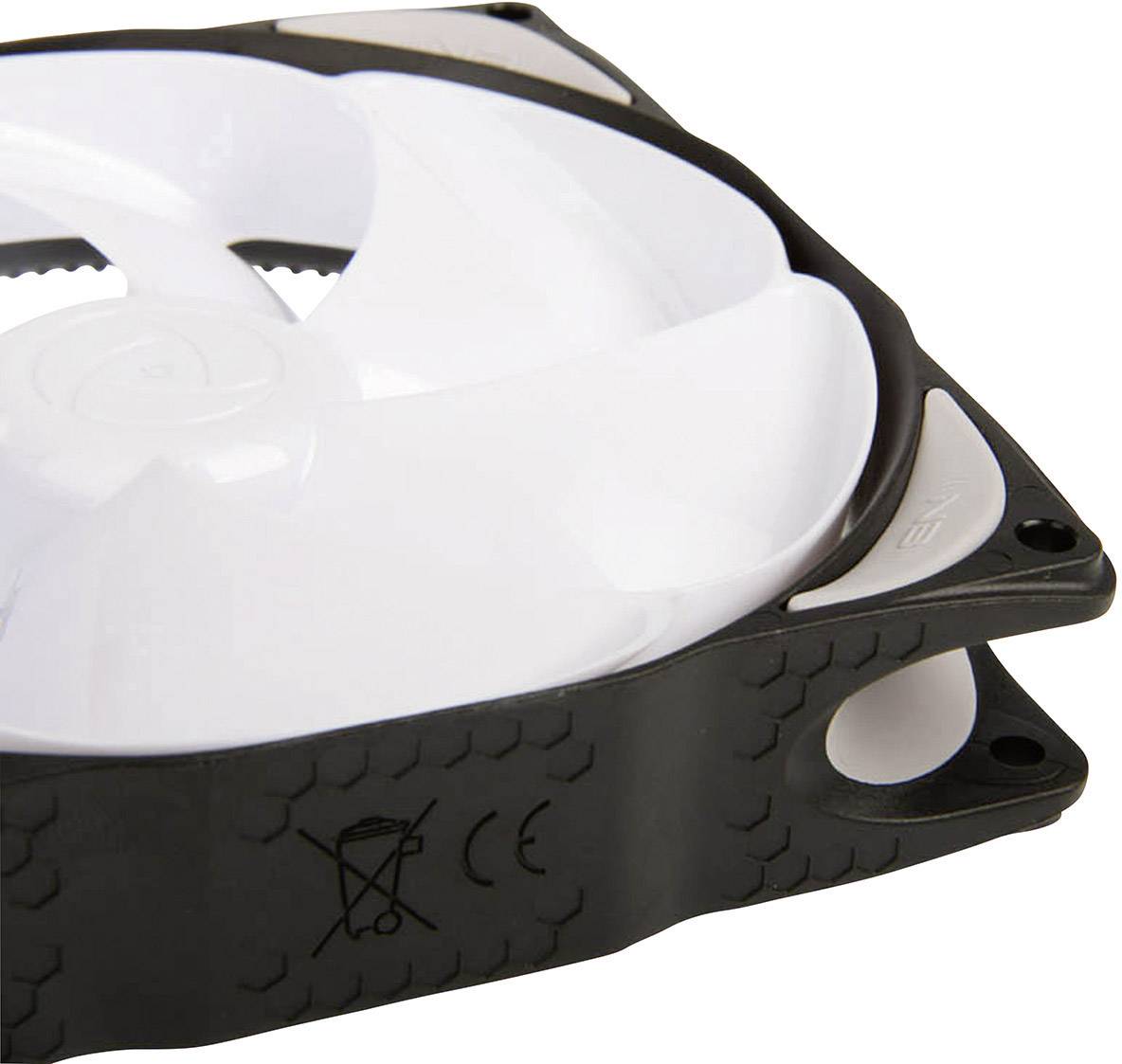Biely počítačový ventilátor s čiernym krytom. Viditeľné je logo a symboly pre likvidáciu a bezpečnostné certifikácie.