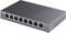 Čierno-sivý sieťový switch od TP-Link s ôsmimi ethernetovými portami. Vľavo sú viditeľné tlačidlá napájania a reštartu.