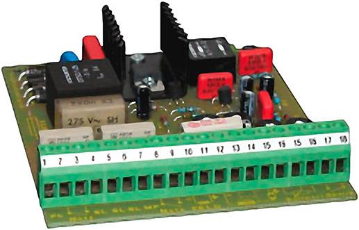 Elektronická doska plošných spojov s viacerými konektormi, odpormi a kondenzátormi, pravdepodobne súčasť riadiacej jednotky.