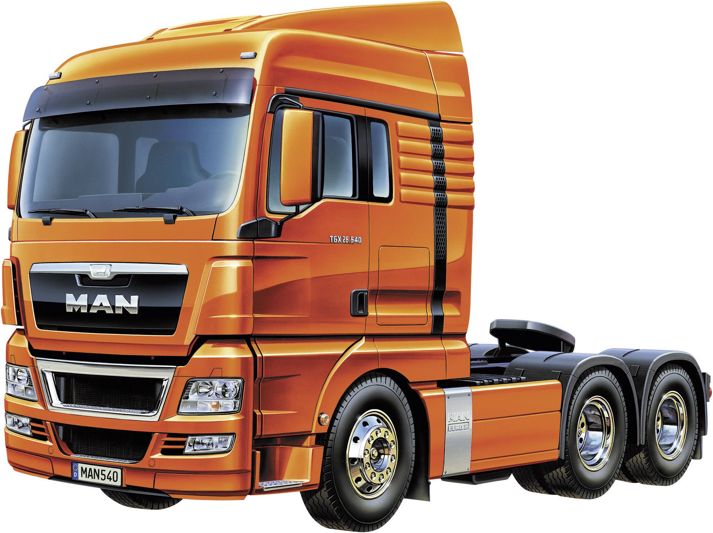 Veľký, oranžový nákladný automobil bez prívesu, pohľad zboku, stojí na bielej ploche.