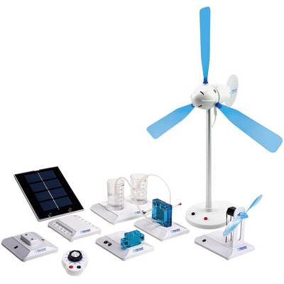 Modely energetických systémov vrátane veternej turbíny, solárneho panela a ďalších komponentov na ilustráciu obnoviteľných zdrojov energie.