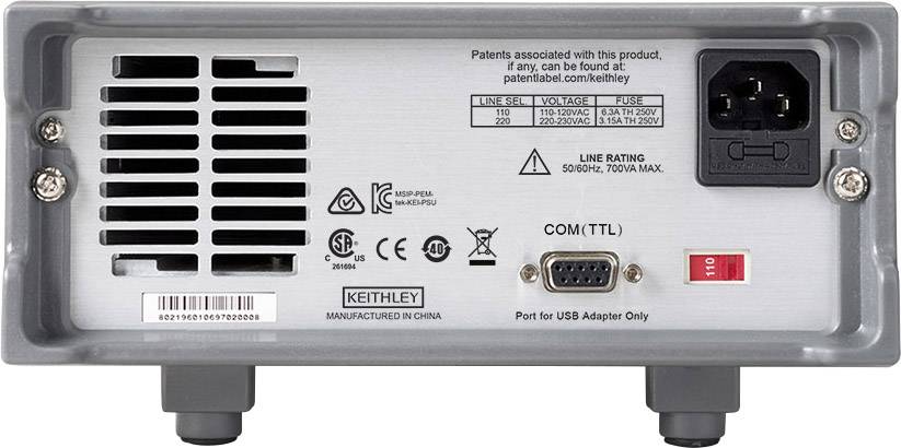 Zadná strana zariadenia Keithley s ventilátorom, napájacím vstupom, TTL portom a výstražnými upozorneniami. Zariadenie pre 50/60 Hz, max. 700 W, len pre USB adaptér.