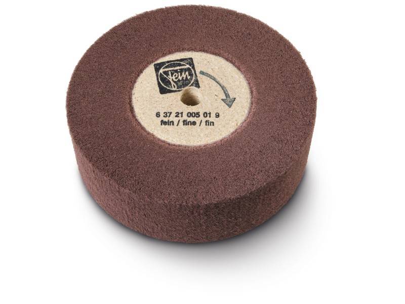 Guľatý brúsny kotúč so stredovým otvorom, hnedou brúsnou plochou a nápisom 'jemný/fine/fin'.