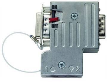 Sivý mechanický prepínač s označeniami 'ON' a 'OFF', ktorý je aktuálne v polohe 'OFF'. Prepínač je pripojený ku káblu s malou zástrčkou.