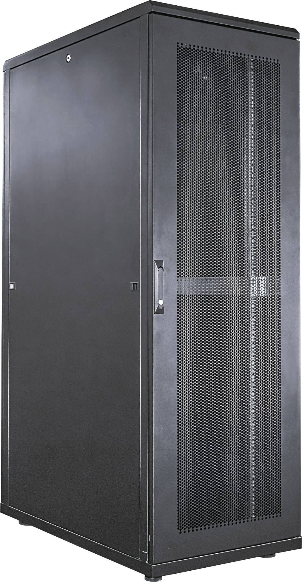 Čierny serverový rack má perforované dvere pre vetranie. Primárne sa používa na uskladnenie sieťových zariadení.