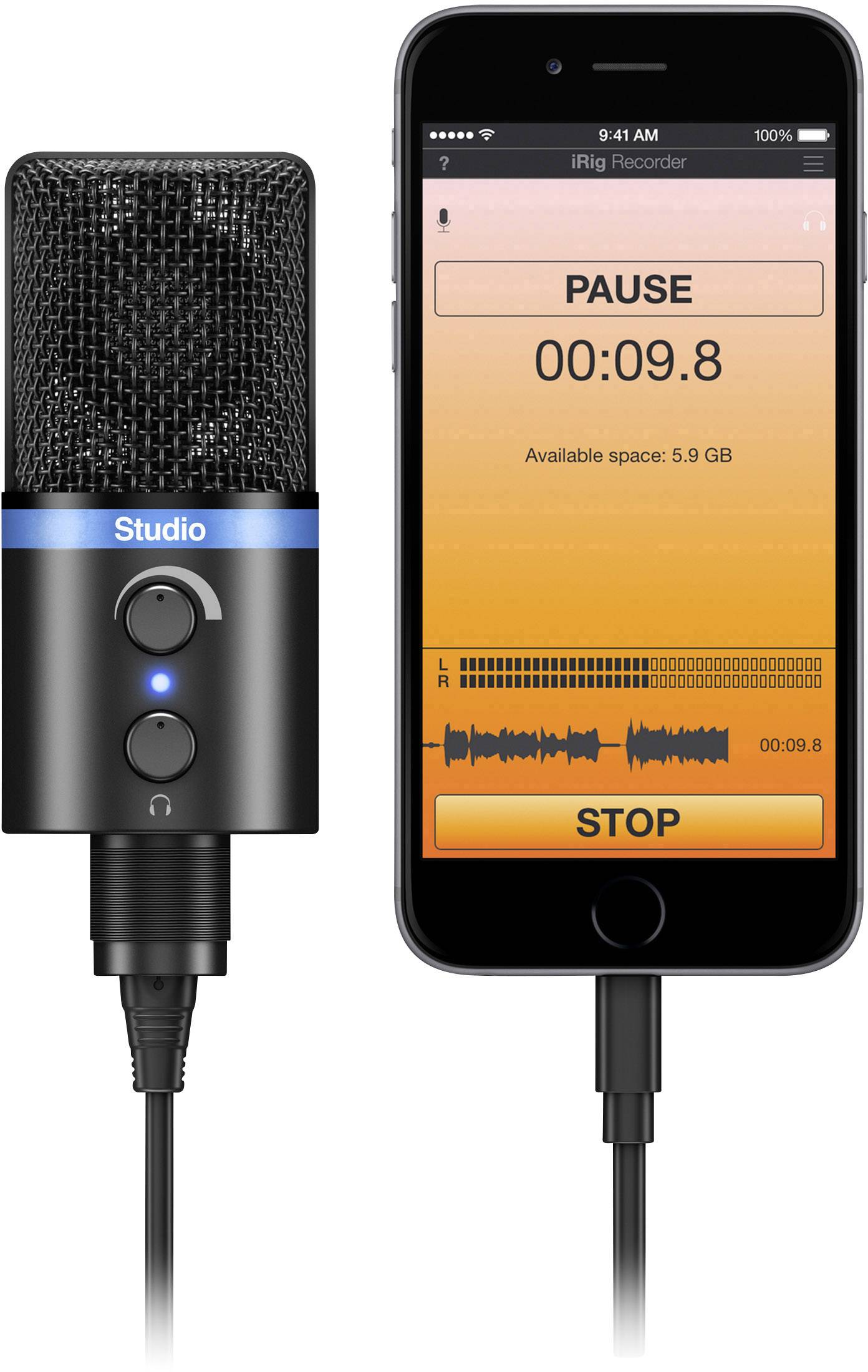 Mikrofón a smartfón s aplikáciou 'iRig Recorder', ktorá zobrazuje čas nahrávania 09.8 sekundy.
