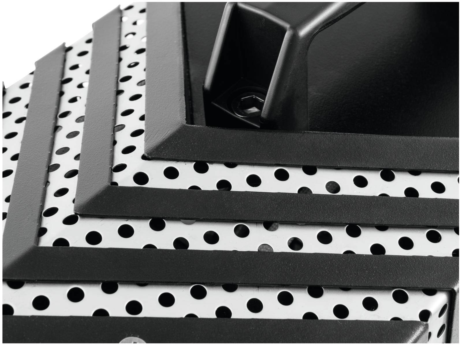 Detailný záber na vrstvené komponenty z čierneho, perforovaného kovu. Viditeľné sú pravidelne rozmiestnené okrúhle diery.