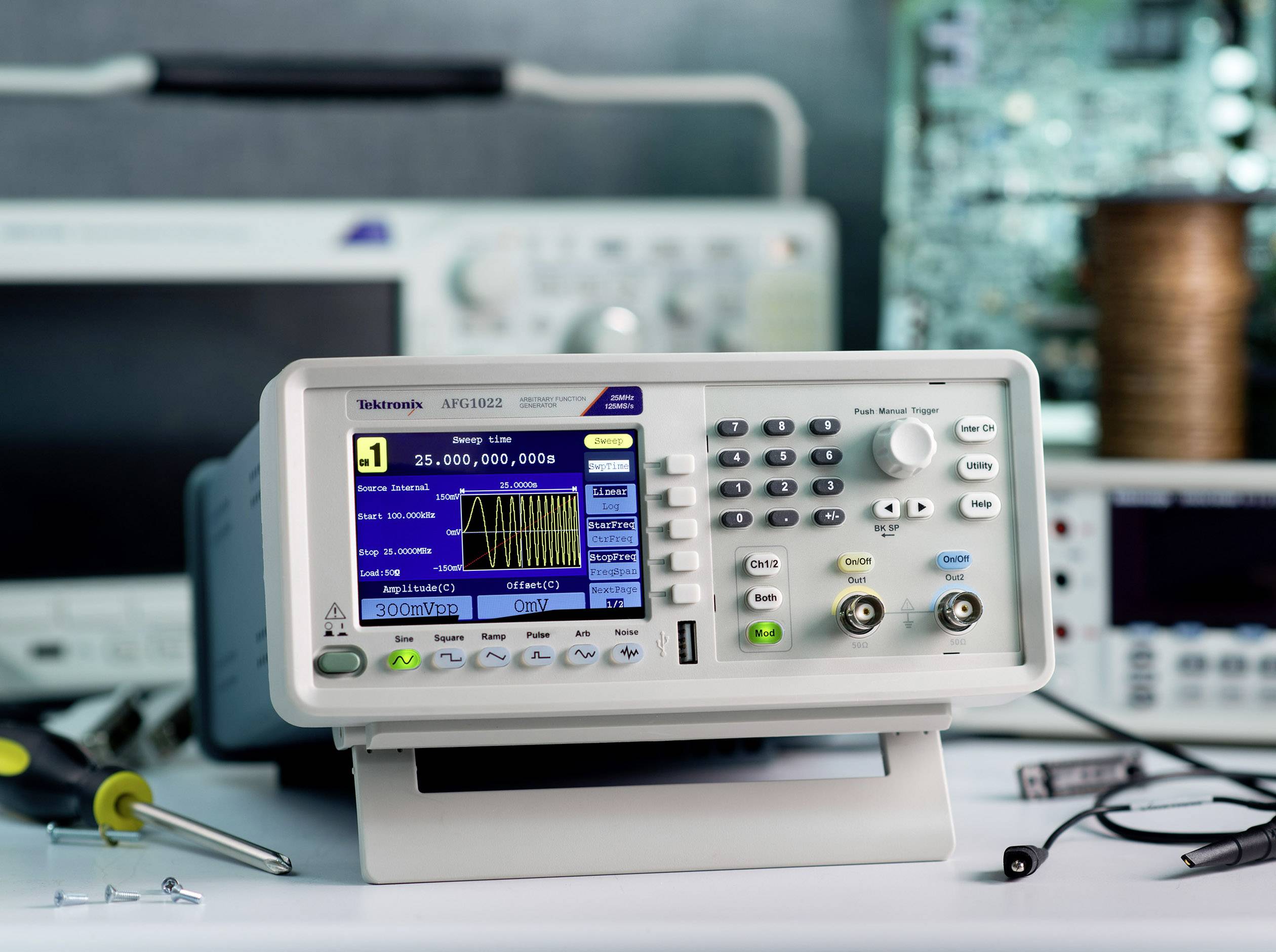 Tektronix AFG1062 Generatore di funzioni 0.000001 Hz - 60 MHz 2 canali Sinuosidale, Quadra, Puls, Arbitrario, Rumore, Triangolare