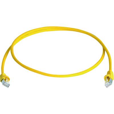 Žltý sieťový kábel s konektormi RJ-45 na oboch koncoch, ktorý sa typicky používa na prepojenie sieťových zariadení.