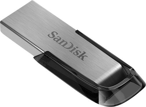 USB kľúč so známkou 'SanDisk', strieborné telo, čierna ochranná krytka, slúži na ukladanie a prenos dát.