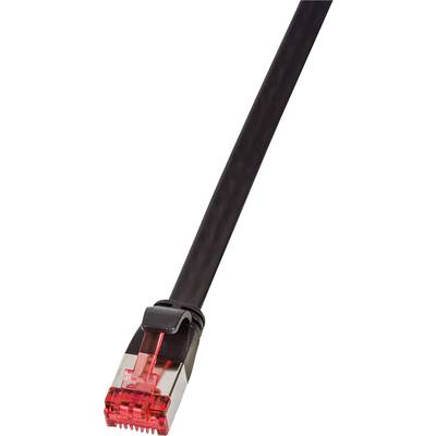 Čiernený ethernetový kábel s červeným konektorom RJ45 na konci, ktorý sa používa na sieťové pripojenia.